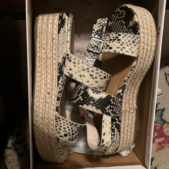 Size 8 snake flat/wedges. - Picture 2 of 2